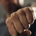 Arest preventiv și control judiciar după o petrecere terminată cu violențe și accident rutier în Moardăș