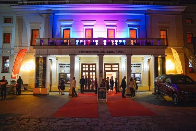 EDITORIAL: Procesul Kafka de la Filarmonica Sibiu. Managerul, trimis în judecată pentru că instituția s-a apărat și a câștigat