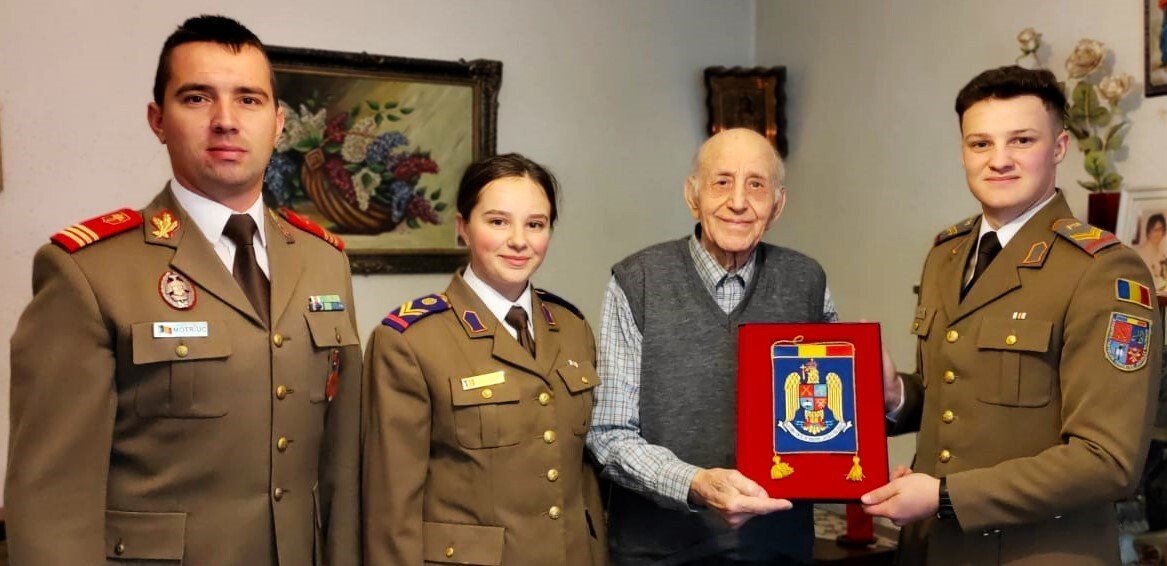 Veteranul de război Nicolae Turcu a aniversat 95 de ani alături de militarii sibieni