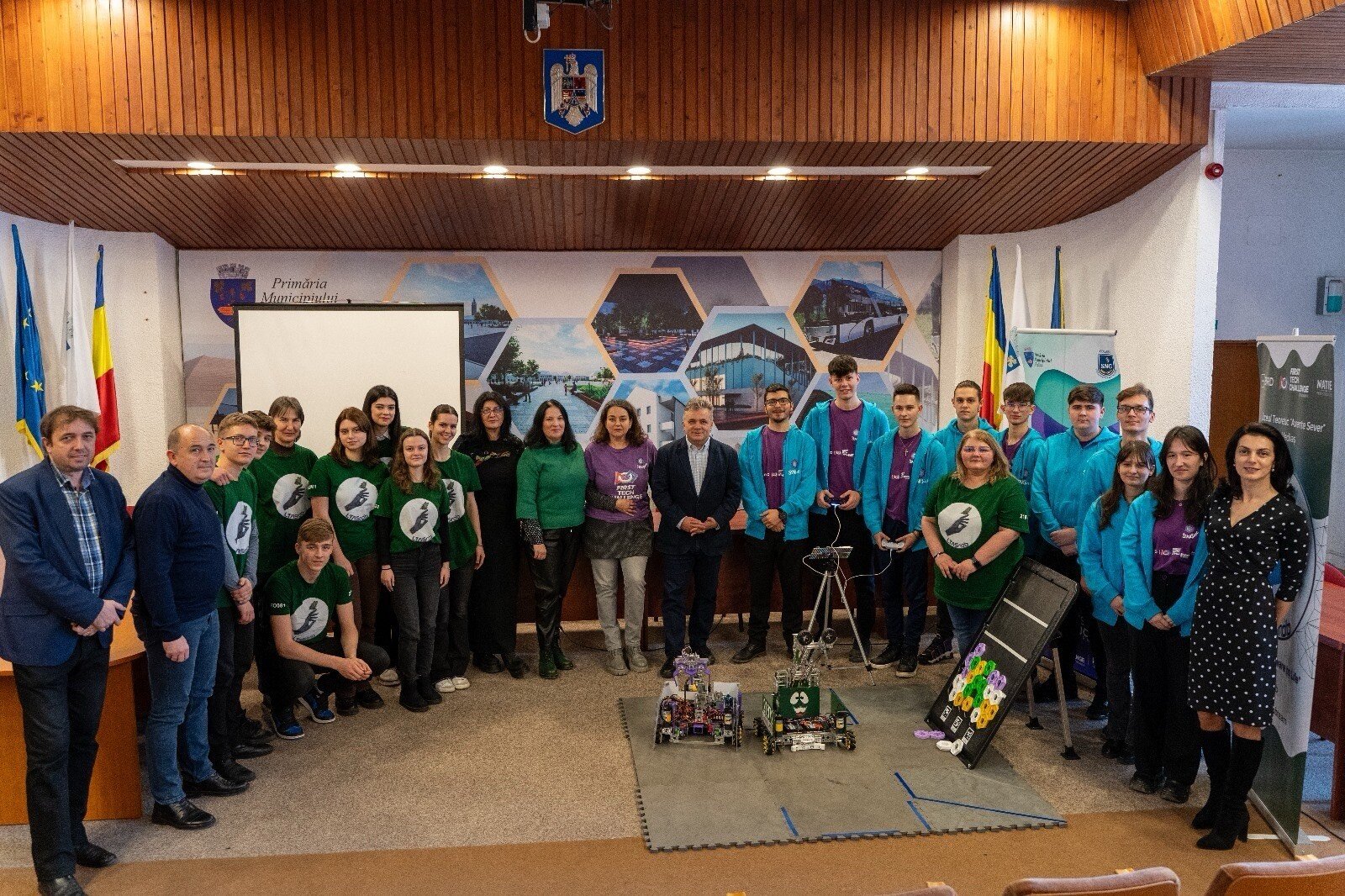 Întâlnire a echipelor de robotică ale liceelor medieșene la sediul Primăriei Mediaș