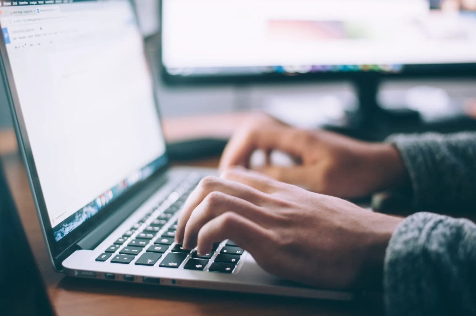 Ministerul Finanţelor a actualizat ghidul e-Factura. Ce trebuie să știe contribuabilii