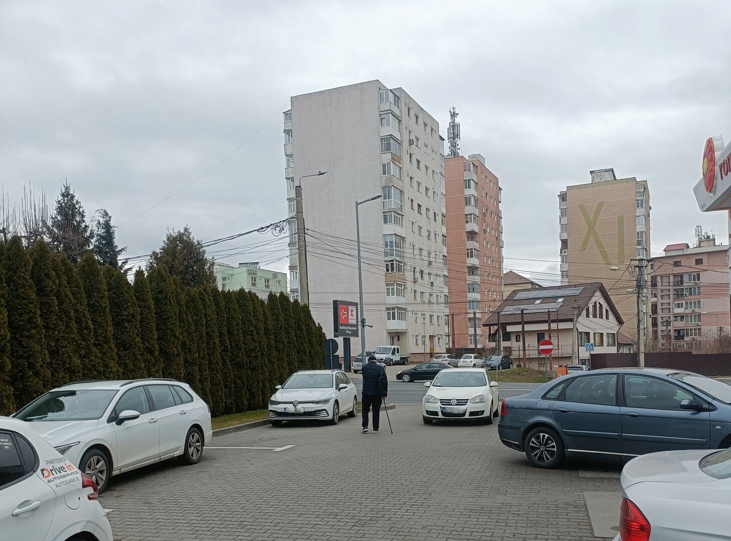 Viață de pensionar la Sibiu: vinde metru de tâmplărie