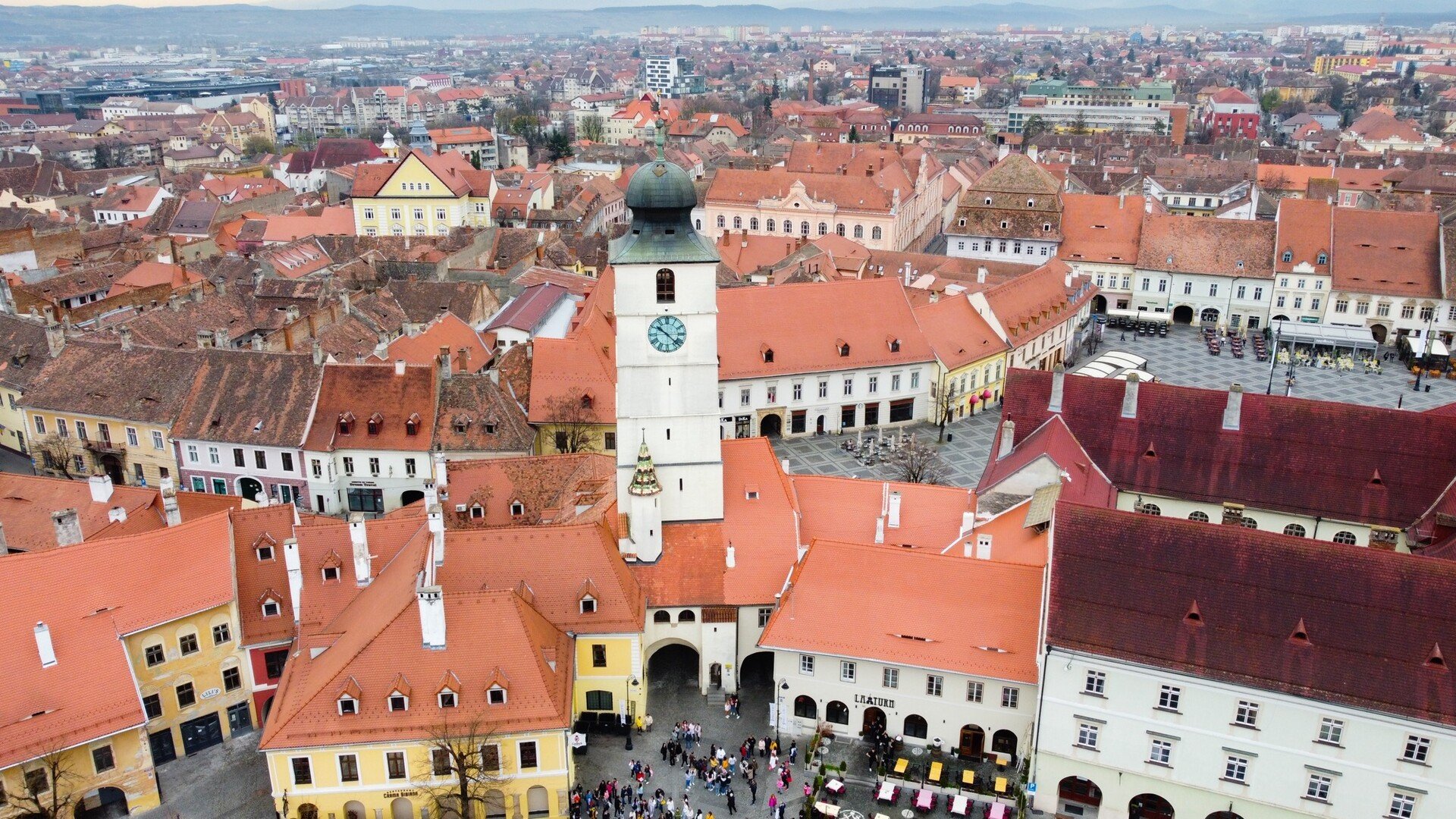 La Sibiu, vremea se răcește! Ploi și intensificări ale vântului în perioada următoare