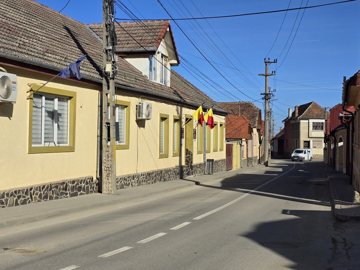 Trafic deviat pe strada Principală din Gura Râului pentru lucrări la canalizare