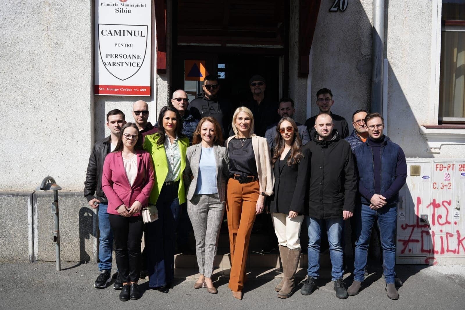 Voluntarii Echipei Galbene au adus primăvara în inimile vârstnicilor