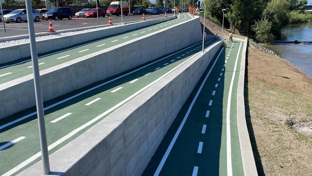 512636cc-eec7-4c4d-adaa-b091148b6599-1