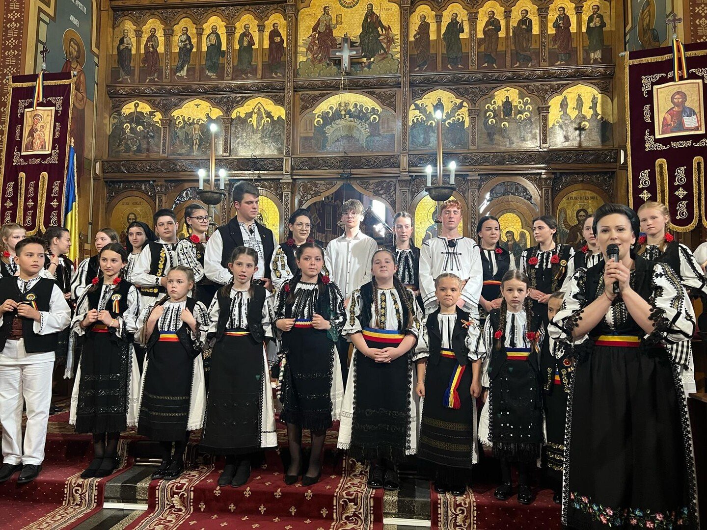 Zi deosebită pentru comunitatea de credincioși din Mediaș. Corul de copii au oferit răspunsurile liturgice la slujba de duminică