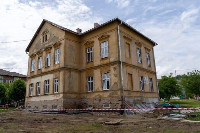 832bd903-ddef-46da-a525-bc1d842d7f20