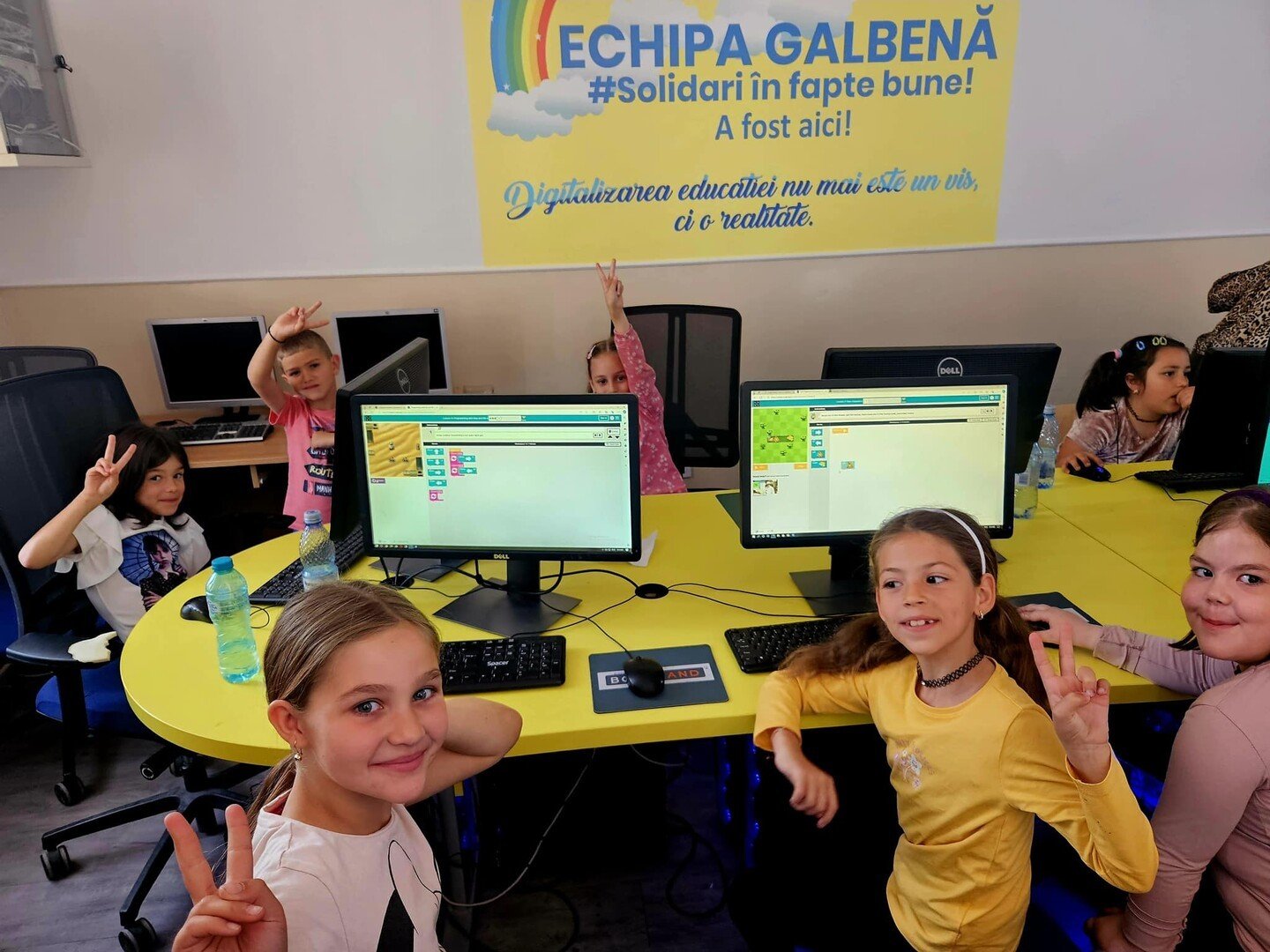 Voluntarii Echipei Galbene au dotat 4 laboratoare IT în comunele județului Sibiu
