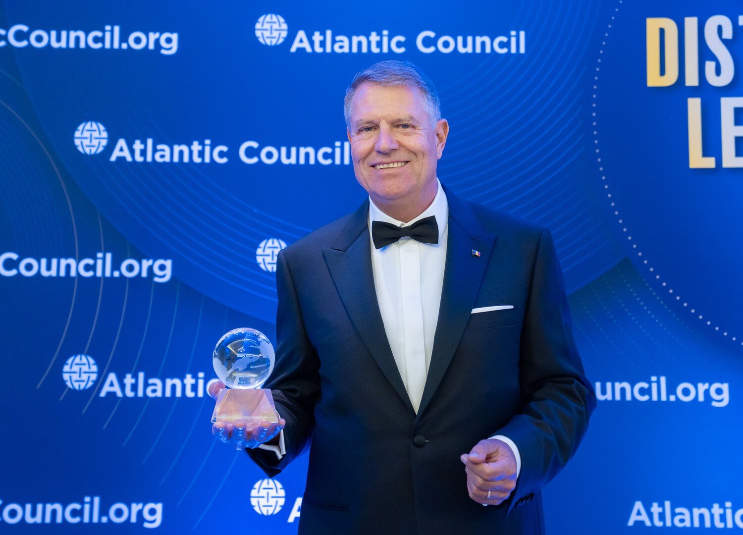 Președintele Iohannis ironizat de fanii echipei naționale de fotbal