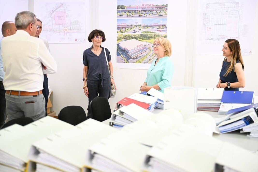 Selgros Sibiu. Zeci de dosare groase cu autorizatii