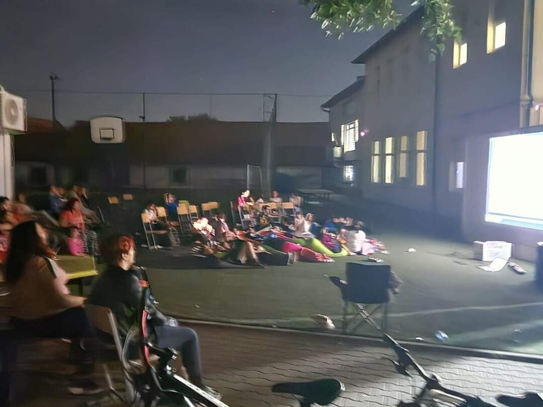 Seară de film în aer liber pentru elevii de la Șelimbăr