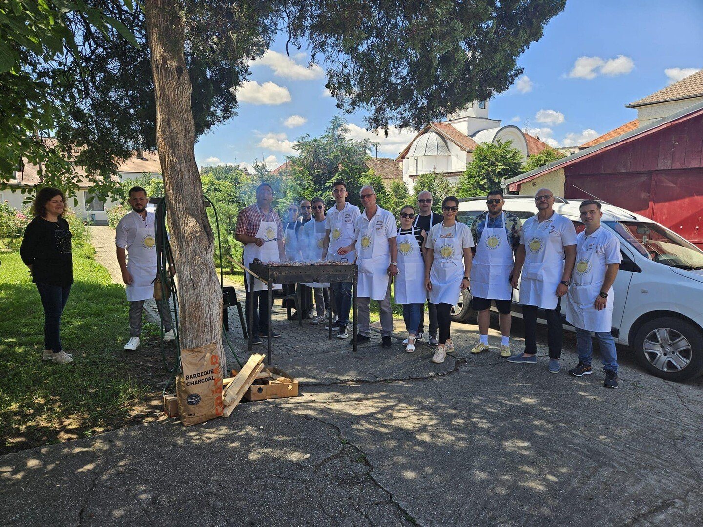 Echipa Galbenă continuă acțiunile de caritate. Bunicuții unui centru din Sibiu s-au bucurat astăzi de vizita voluntarilor