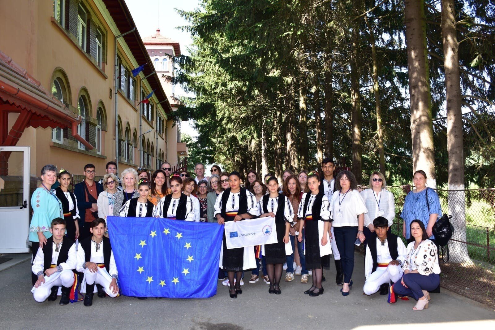 Elevii și profesorii de la Centrul Școlar de Educatie Incluziva Turnu Roșu au participat la un proiect European pentru un Viitor Durabil