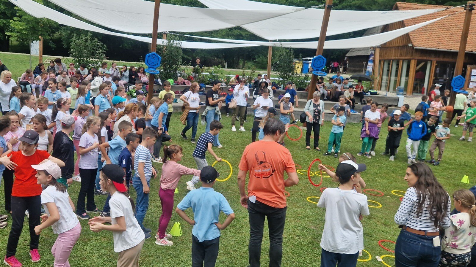 Peste 870 de elevi din județul Sibiu s-au bucurat de activitățile proiectului „Caravana prieteniei”. „Le-am creat amintiri pentru toată viața”