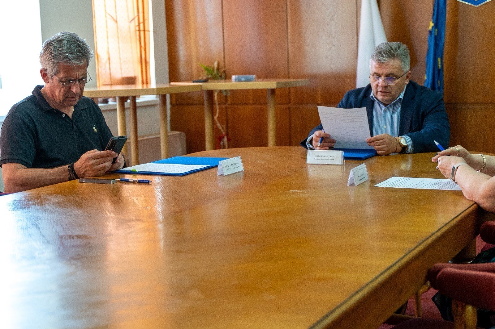 Contract de 15 milioane de lei pentru achiziția a cinci troleibuze, semnat la Primăria Mediaș