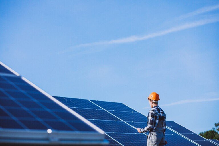 Consiliul Județean Sibiu pregătește o investiție de 10,46 milioane lei în energie solară pentru trei spitale și Muzeul ASTRA. Peste 6,6 milioane lei sunt pentru echipamente