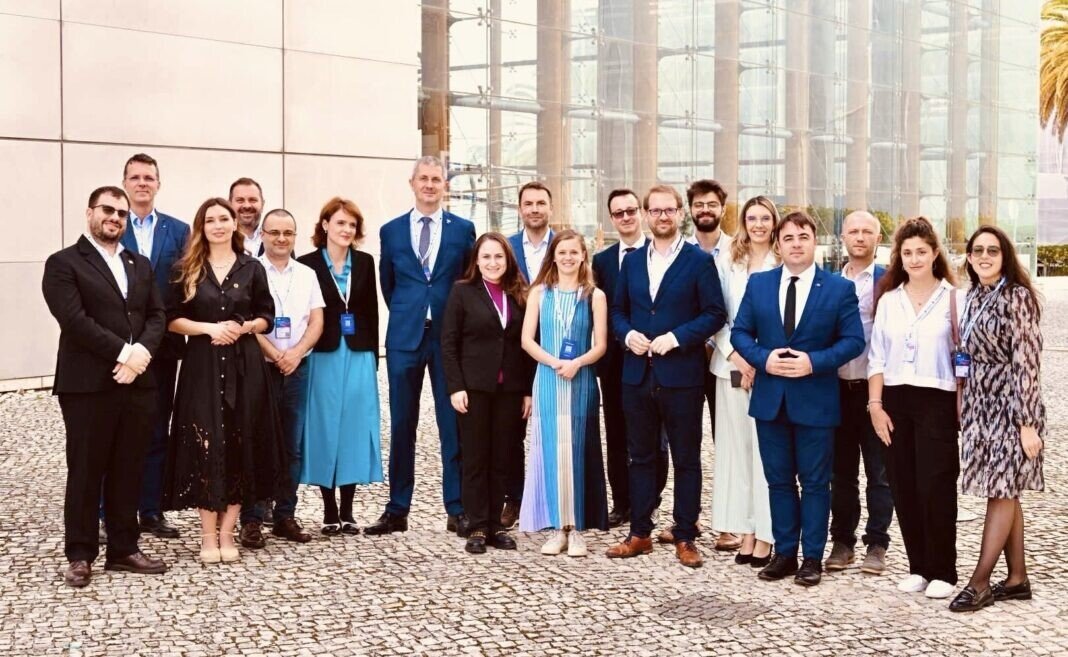 99b170c9-8c8e-4db4-81df-4621bc00548f-1