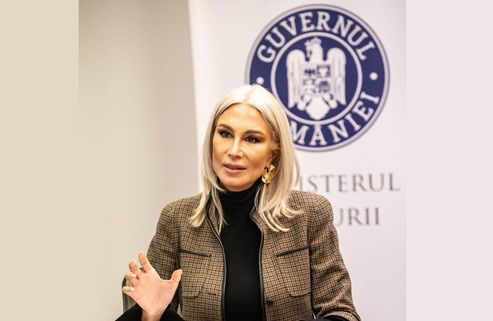 EDITORIAL: Raluca Turcan, ministru de Externe?