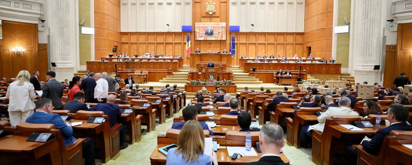 Parlamentul României, unde a fost votată Legea 165/2026, aflat în centrul dezbaterilor politice.