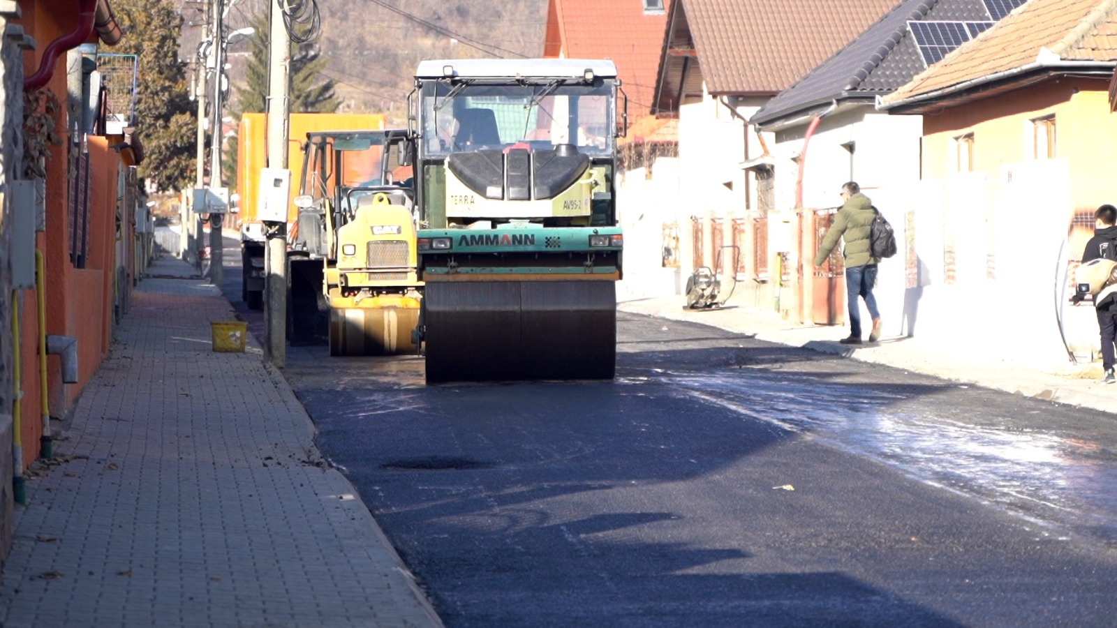 Lucrări de asfaltare pe strada Marțian Negrea din municipiul Mediaș