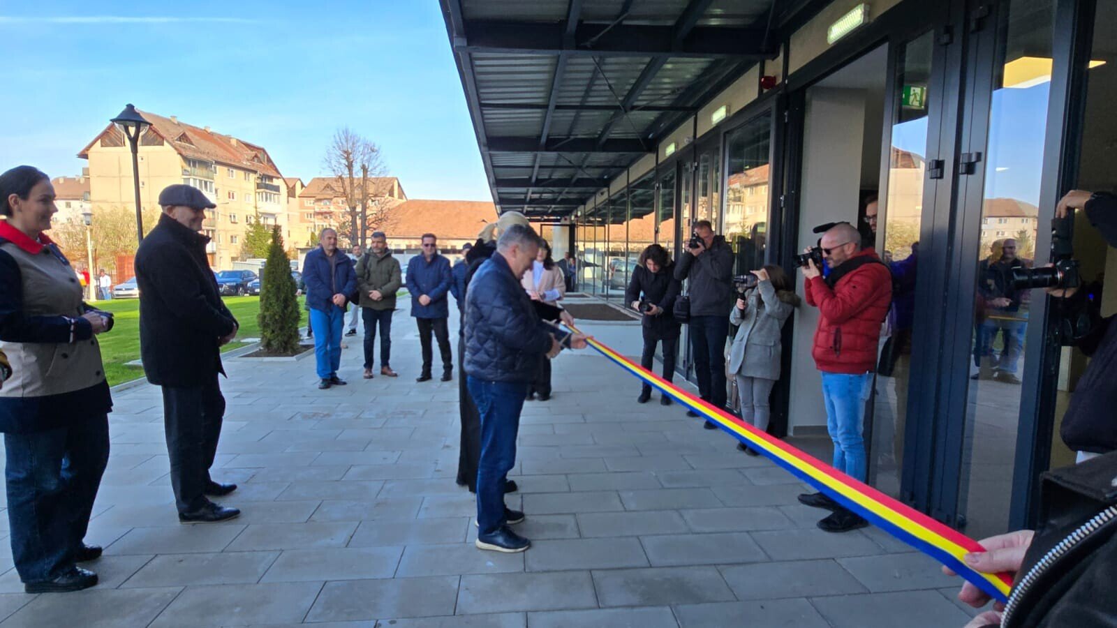 MEDIAȘ: Inaugurarea Centrului Social Comunitar de Agrement și Sport cu sute de tineri