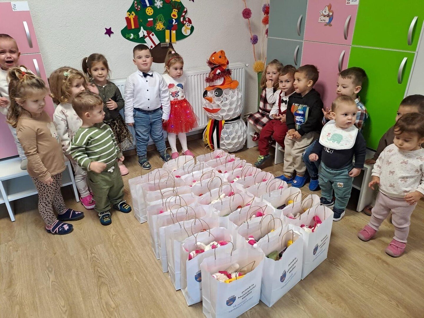 Primăria Mediaș a pregătit copiilor cadouri, cu ocazia sărbătorilor de iarnă
