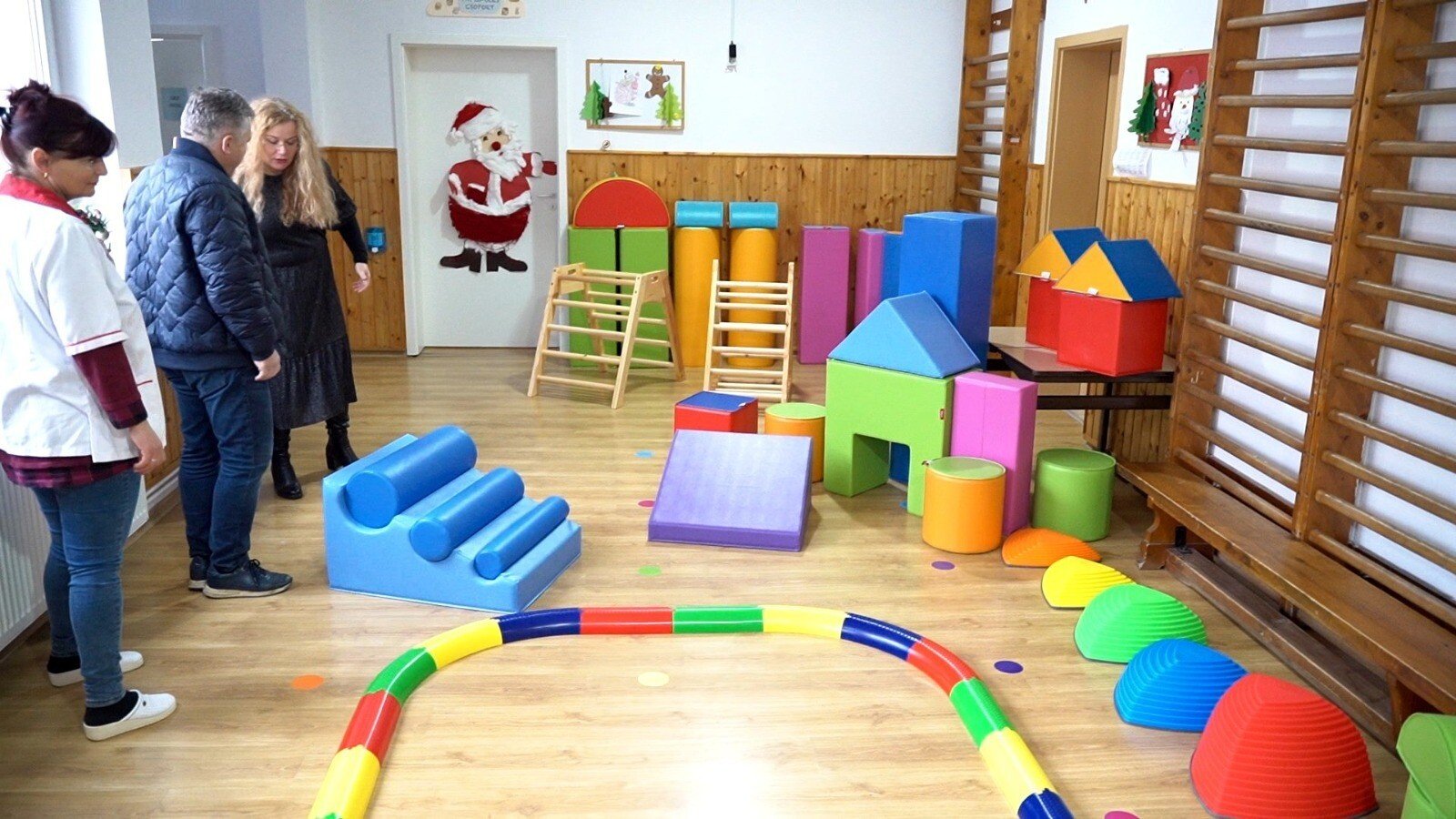 Foto-Video: Unitățile de învățământ din Mediaș, dotate cu echipamente moderne și materiale educaționale printr-un proiect PNRR