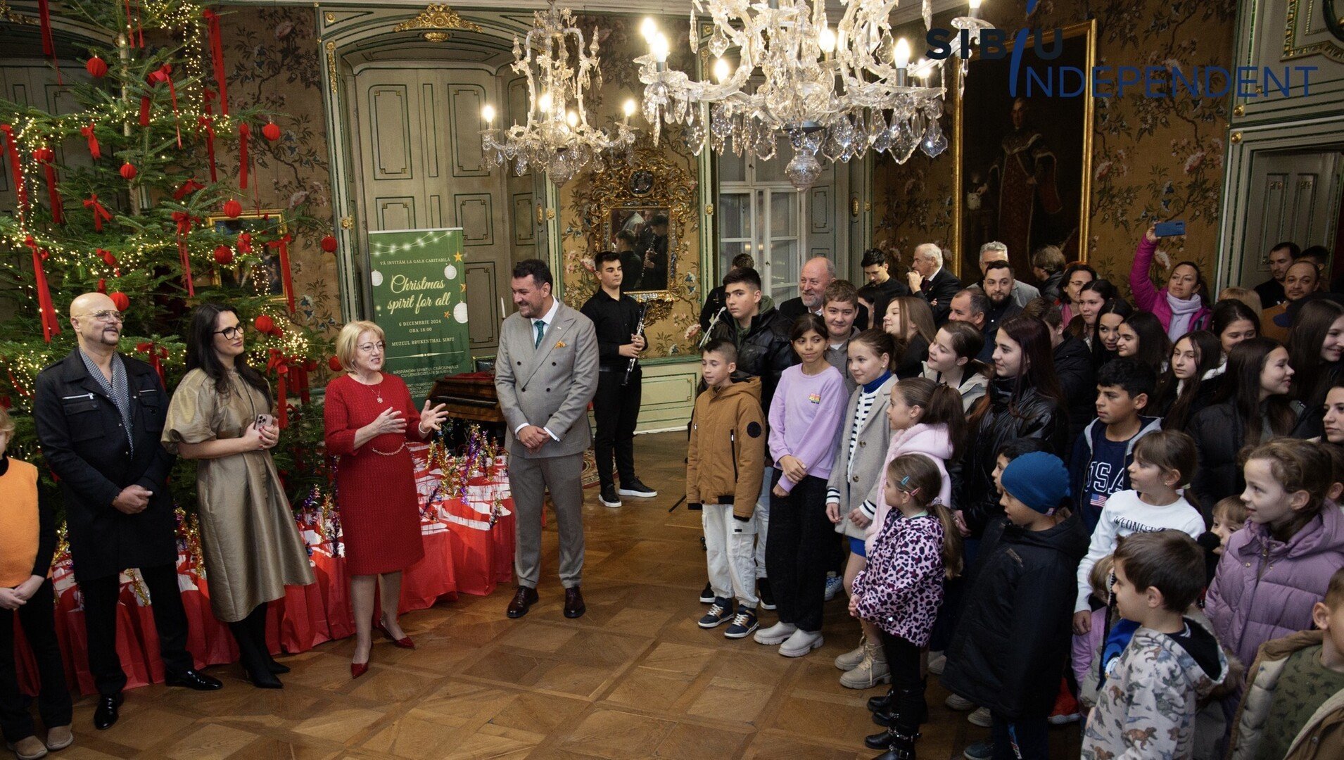 Foto: Gala „Christmas Spirit for All” a adus căldură, emoție și bucurie pentru 160 de copii în prag de sărbători