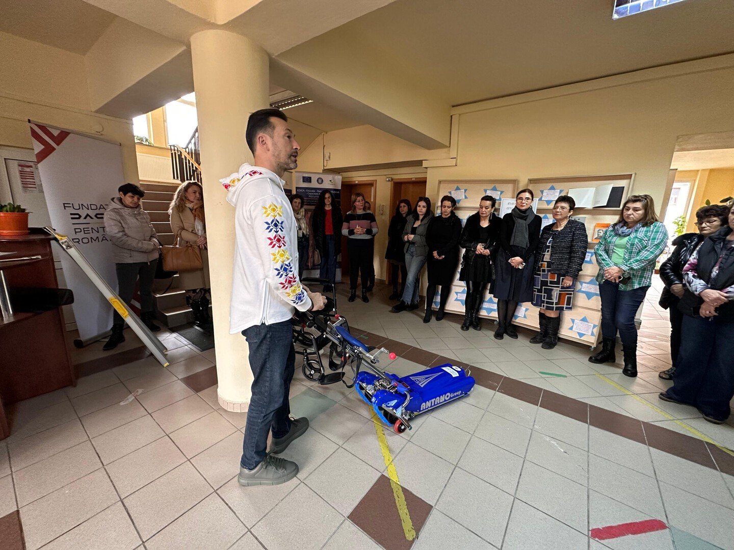 Elevatoare pentru copiii cu dizabilități în școli din Sibiu, Argeș și Satu Mare