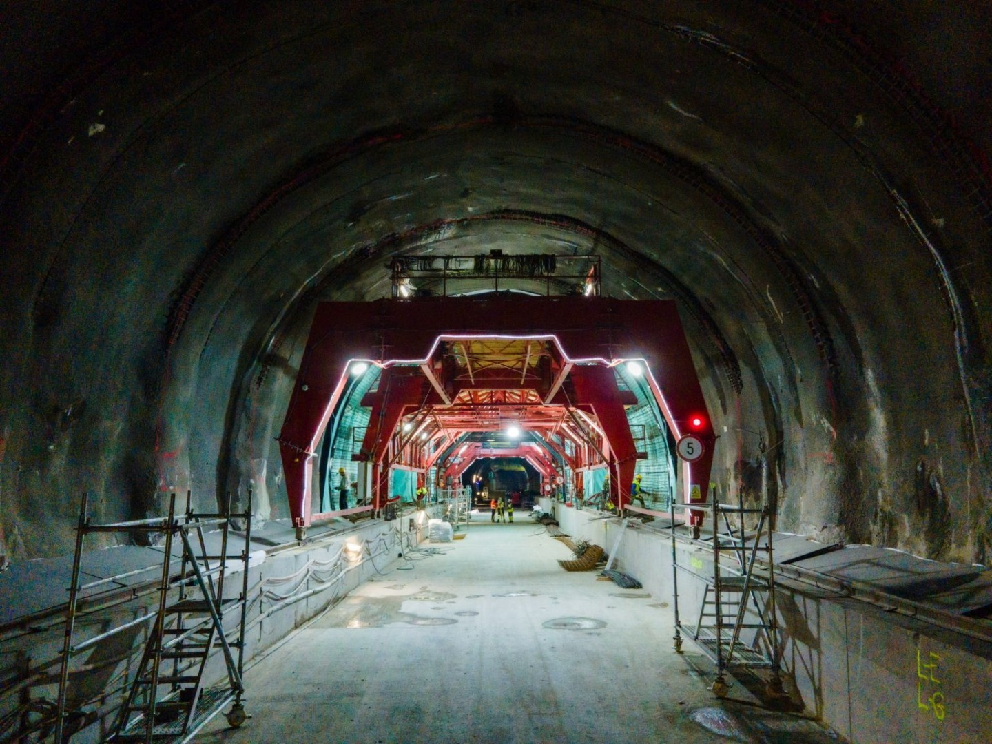 Primul tunel rutier de autostradă din România aproape finalizat pe lotul 4 Sibiu – Pitești