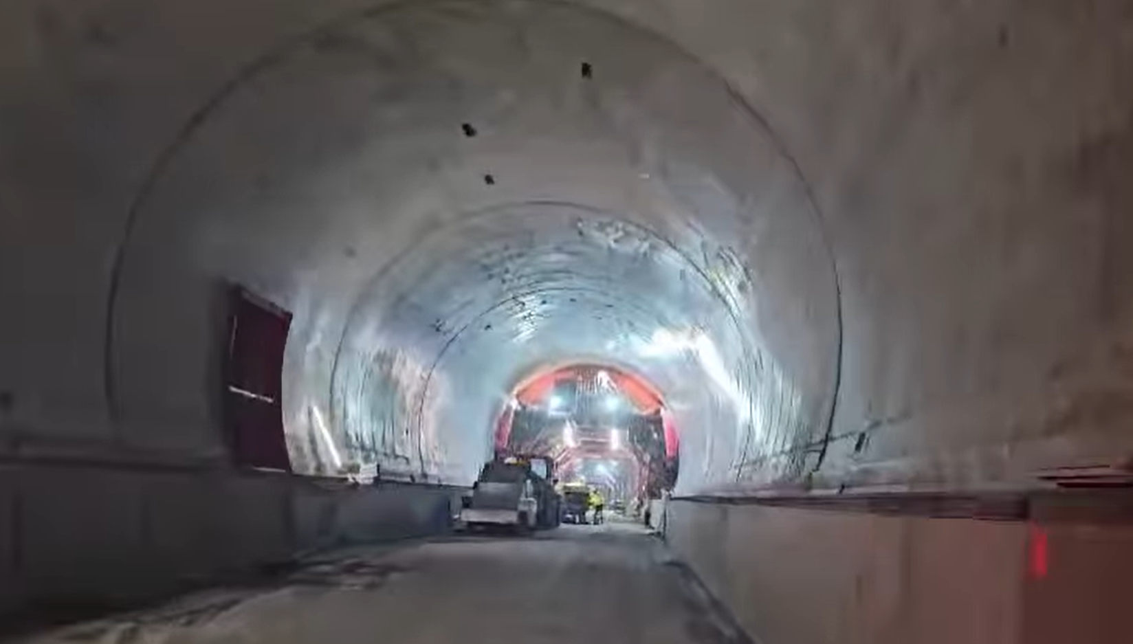 Primul tunel forat pe autostrada din România aproape gata. Stadiul lucrărilor pe autostrada Sibiu-Pitești