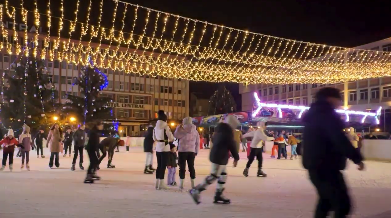 Mediaș: Patinoarul artificial rămâne deschis până pe 19 ianuarie