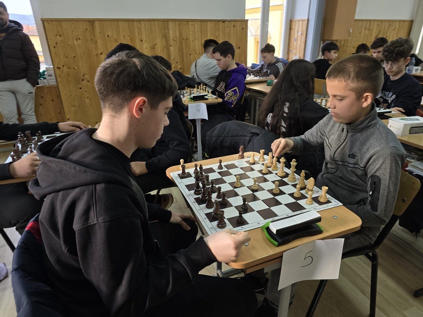 73 de elevi la tabla de șah! Competiția din Mediaș, un succes