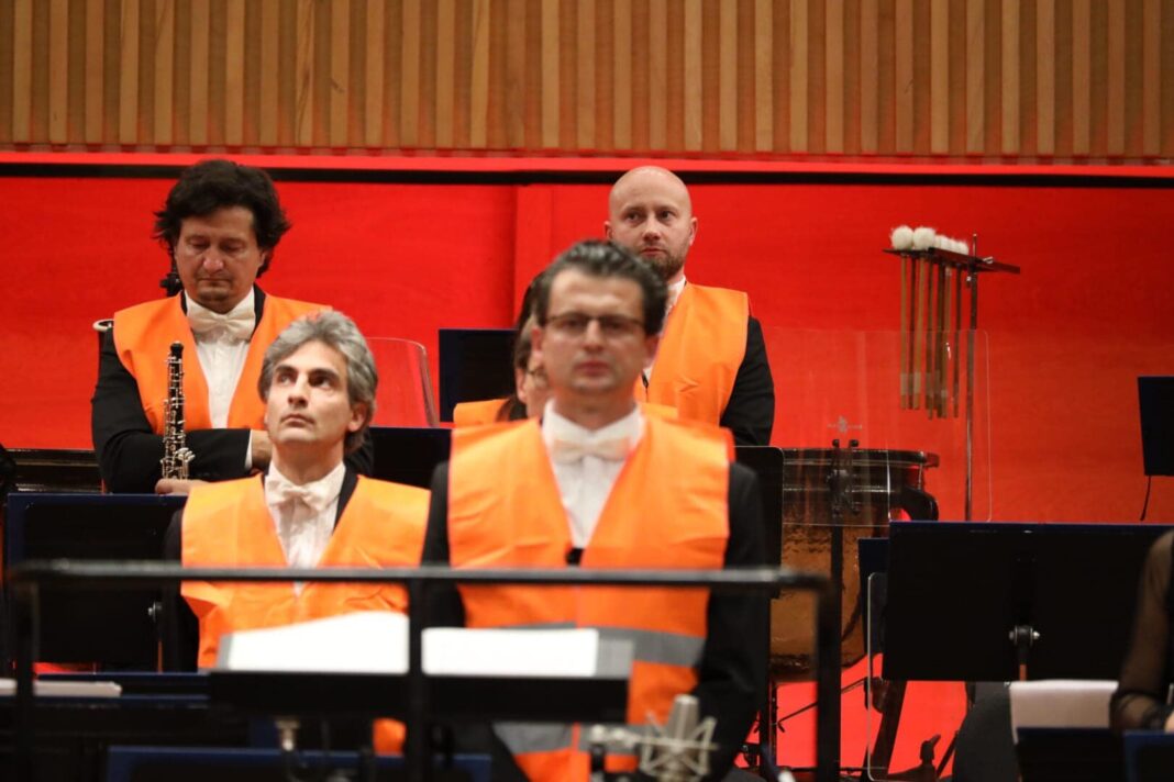 sindicalisti filarmonica Romanino Popa alături de sindicaliști