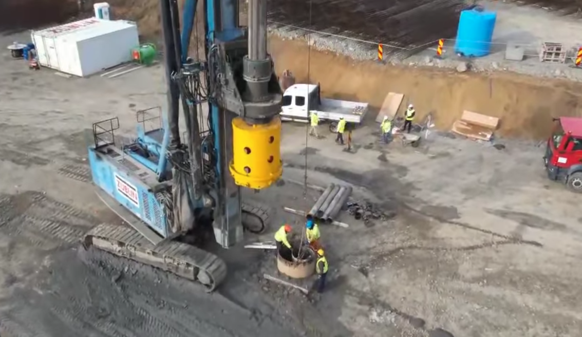 Lucrările la tunelul Poiana de pe Autostrada Sibiu-Pitești au început oficial