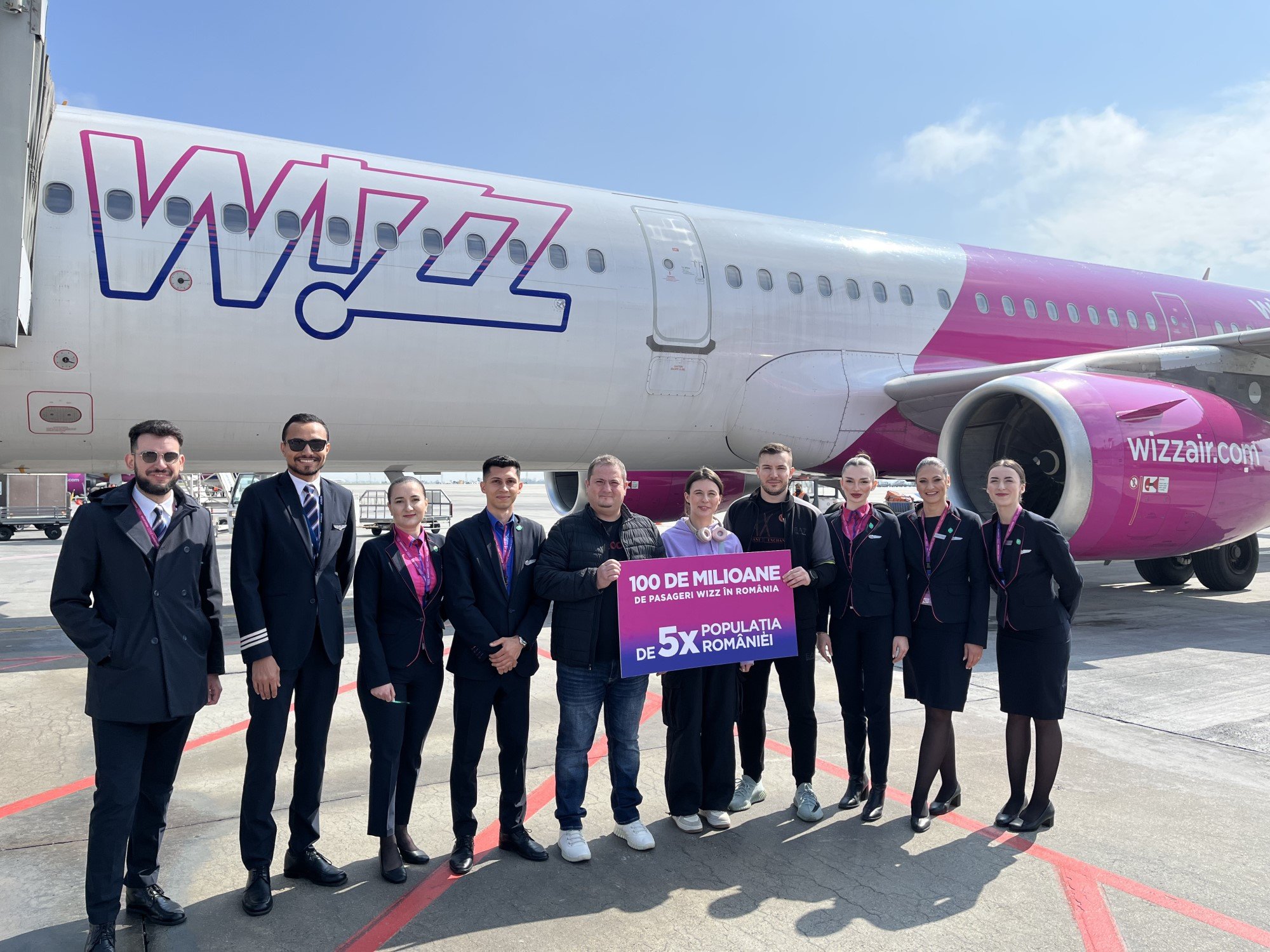 100 de milioane de călători cu Wizz Air din România. Compania sărbătorește cu surprize pentru pasageri!
