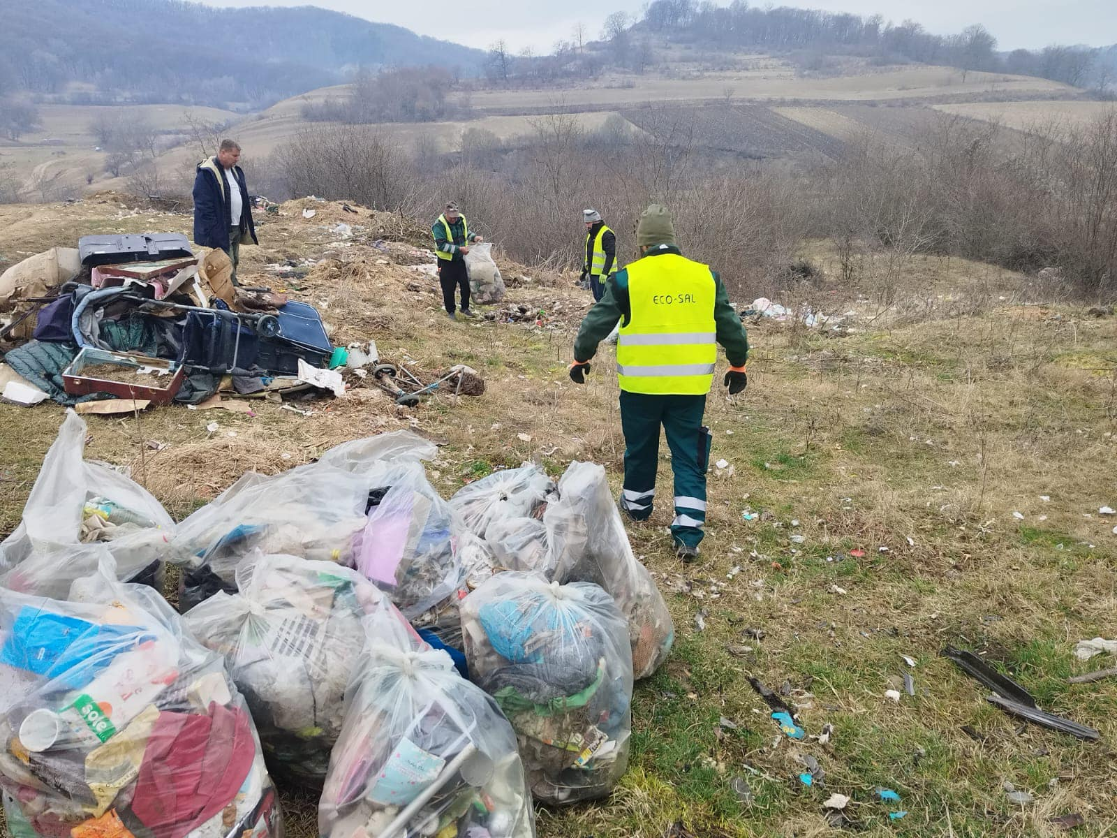 Primarul Mediașului, mesaj dur despre gunoaiele aruncate la întâmplare: „Unii cred că orașul e un imens coș de gunoi”