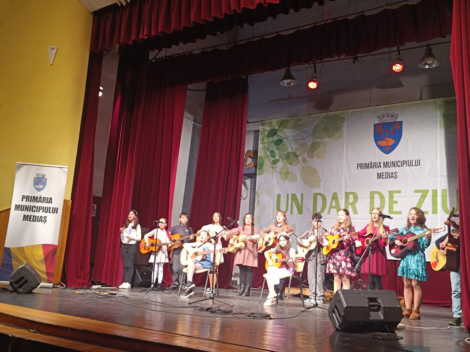 Mediaș a sărbătorit doamnele și domnișoarele printr-un spectacol special