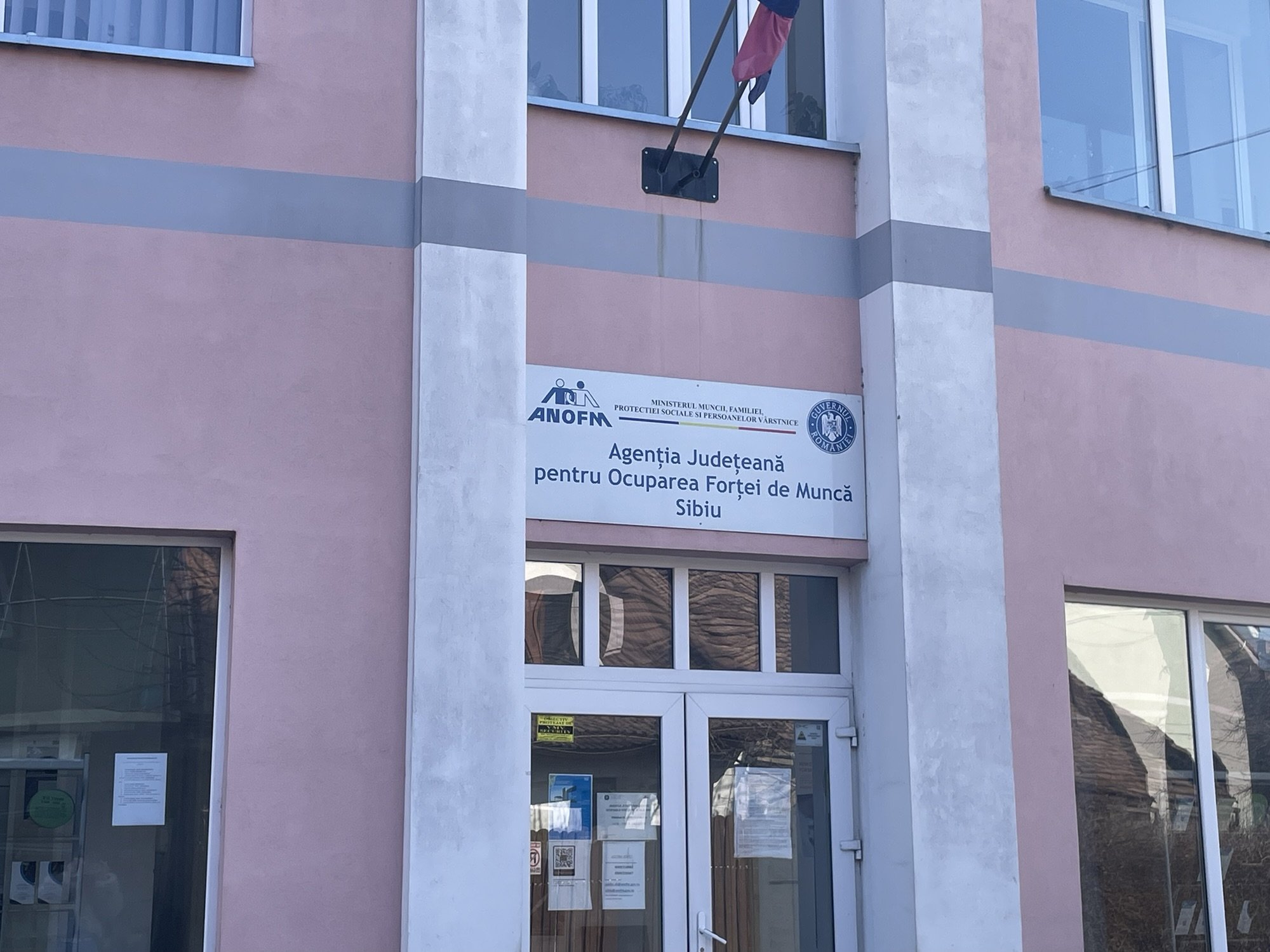 Participanți la masa rotundă AJOFM Sibiu pentru sprijinirea reintegrării românilor din diaspora