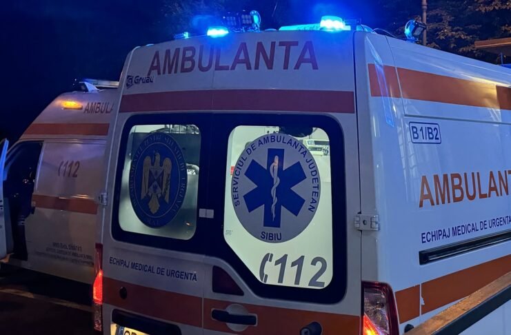 Știri din Sibiu, actualitate locală și ultimele noutăți din județ O tânără de 13 ani a ajuns la spital după ce a fost lovită de o mașină pe o stradă din Vurpăr!