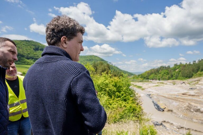 Știri din Sibiu, actualitate locală și ultimele noutăți din județ Editorial: Un președinte care reacționează, nu conduce