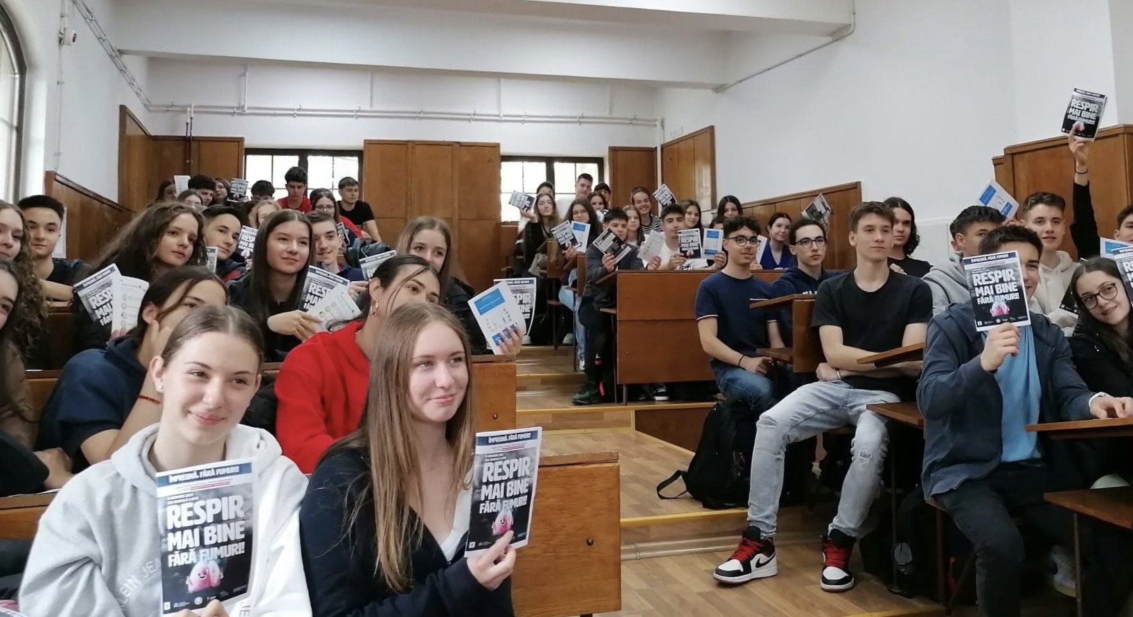 Liceenii de la Brukenthal, consiliați antifumat în cadrul campaniei „Sănătate pentru comunitate. Respir, deci exist”