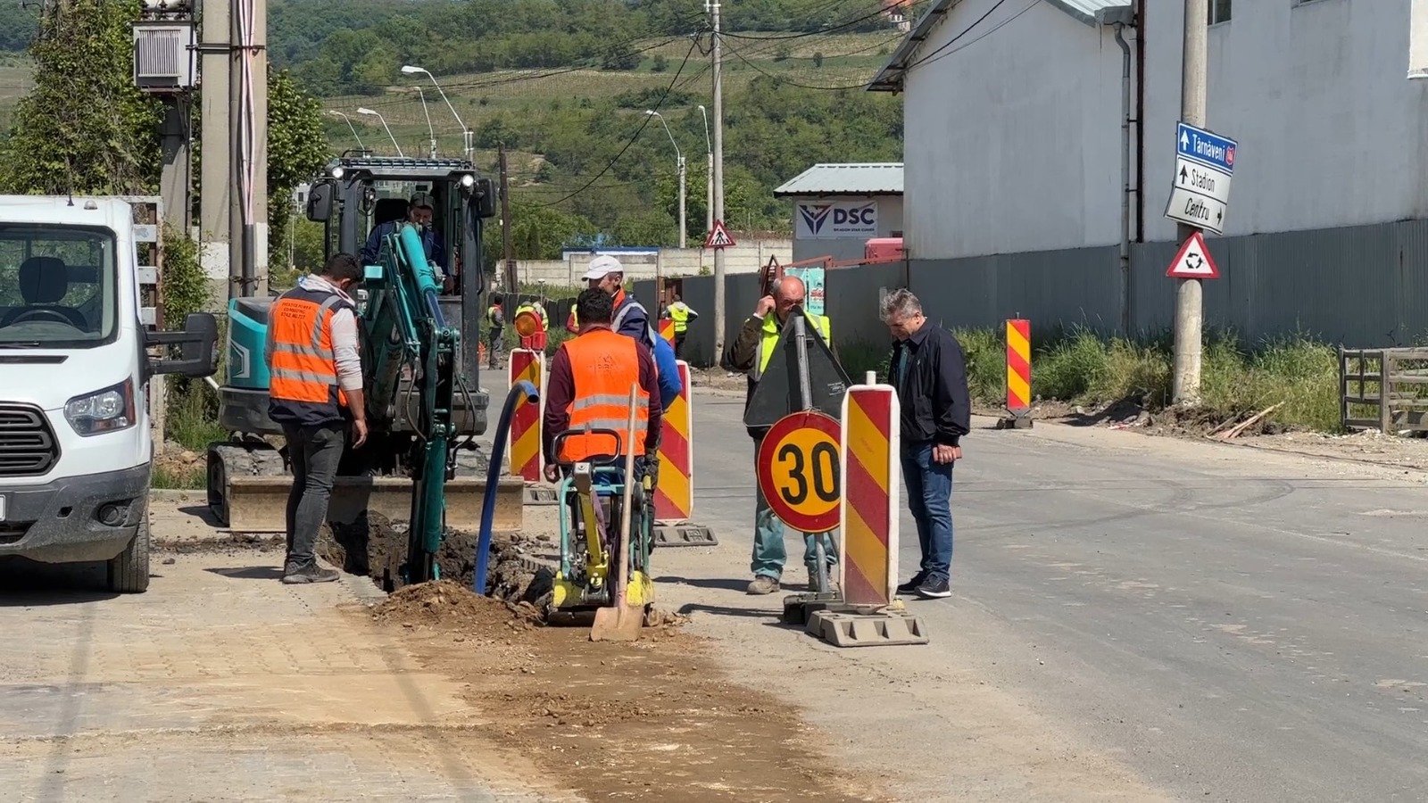 Strada Gării din Mediaș intră în reabilitare completă – Primarul Gheorghe Roman: „Refacerea drumurilor rămâne o prioritate” (foto-video)