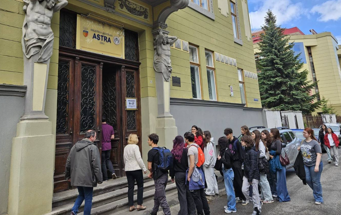 Elevii din Sibiu descoperă Biblioteca ASTRA în „Școala Altfel” și „Săptămâna Verde”