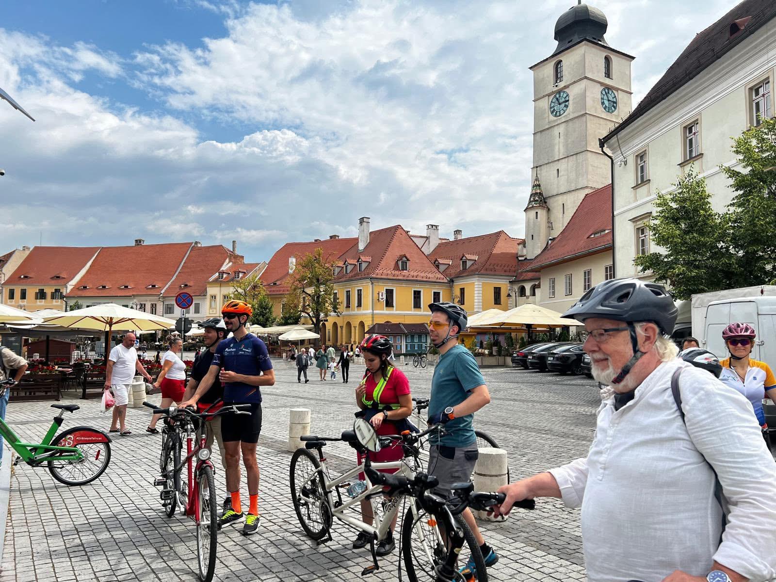 Tinerii speciali au pedalat împreună cu ceilalți până la Rășinari și înapoi!