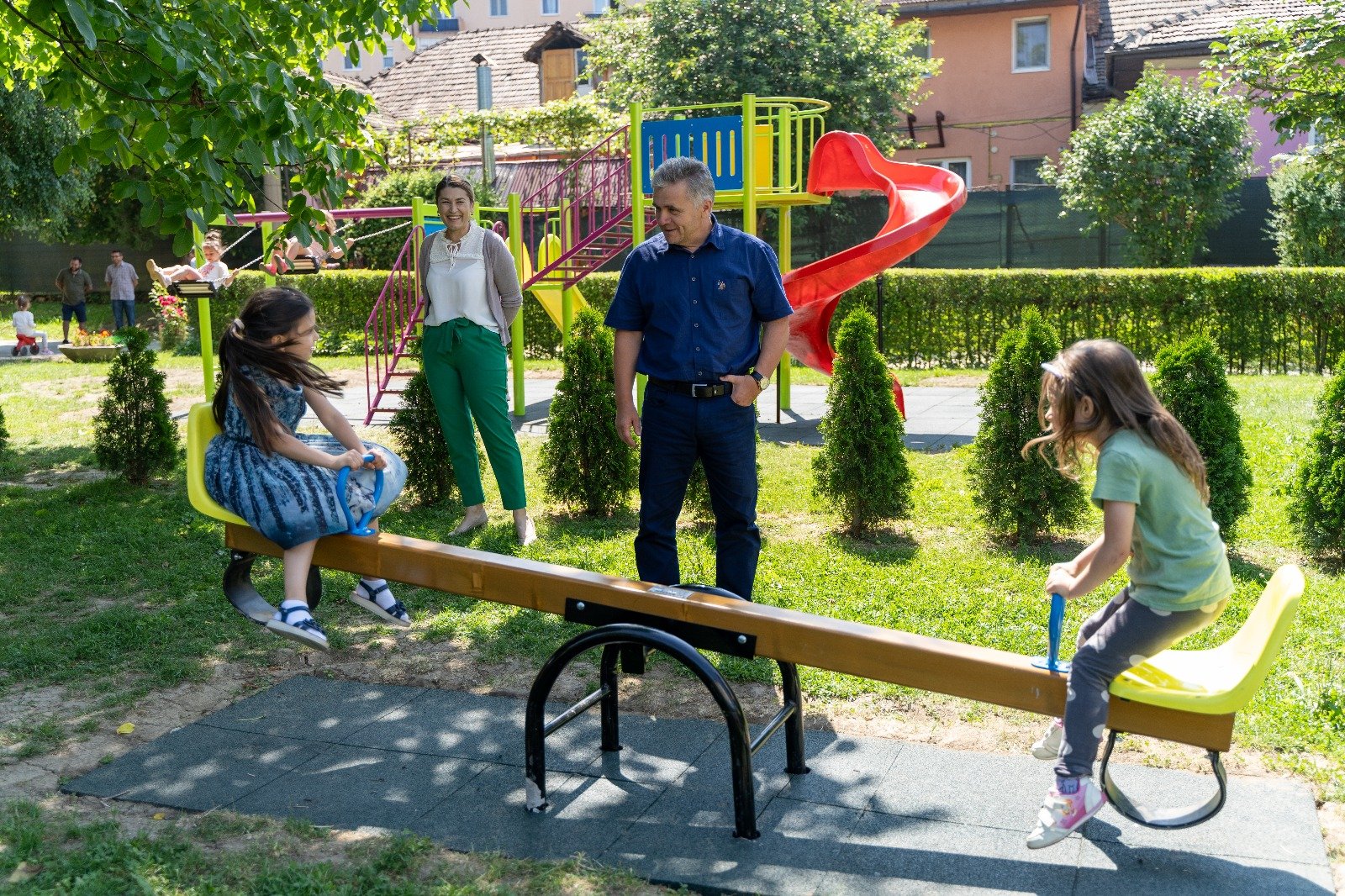 Loc de joacă modernizat pentru copiii de la Grădinița „Pinocchio” din Mediaș