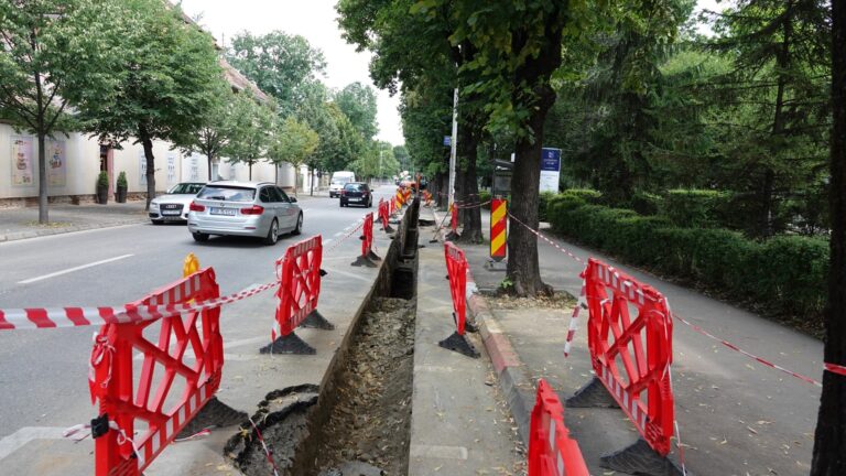 Lucrări la rețeaua de apă pe 4 artere principale din Sibiu. Șoferii îndemnați la calm și respectarea semnelor