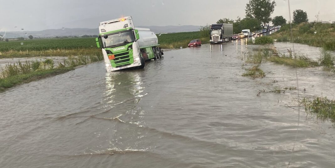 bfdbbffd-ffdf-41a7-8415-af18c5a4e80e-1