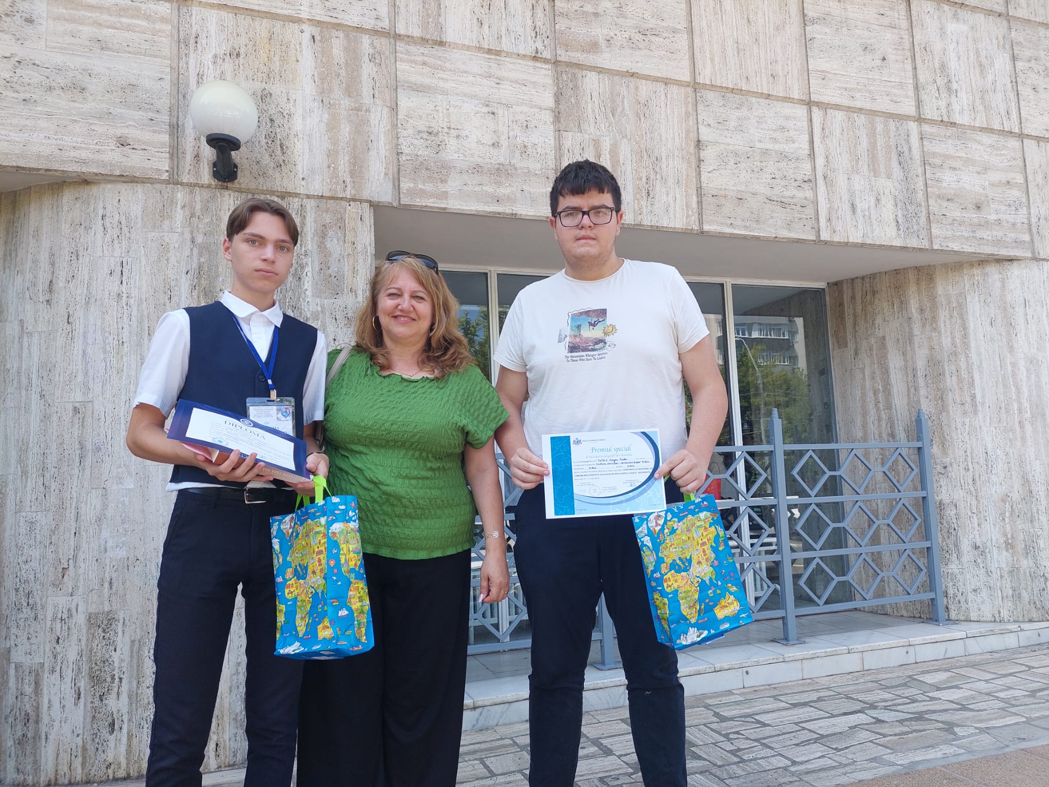 Doi elevi din Județul Sibiu au obținut rezultate remarcabile la faza națională a concursului de Geografie din București